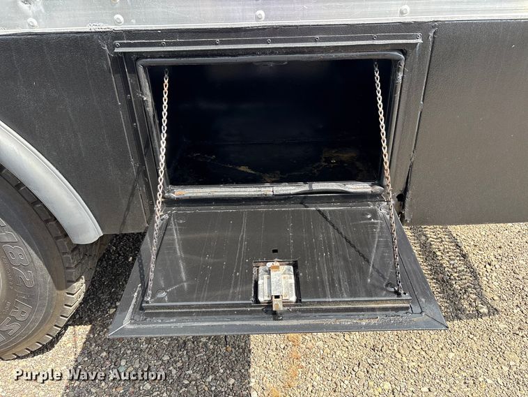 image for item EC4378 2005 Freightliner Business Class M2 fuel / lube truck