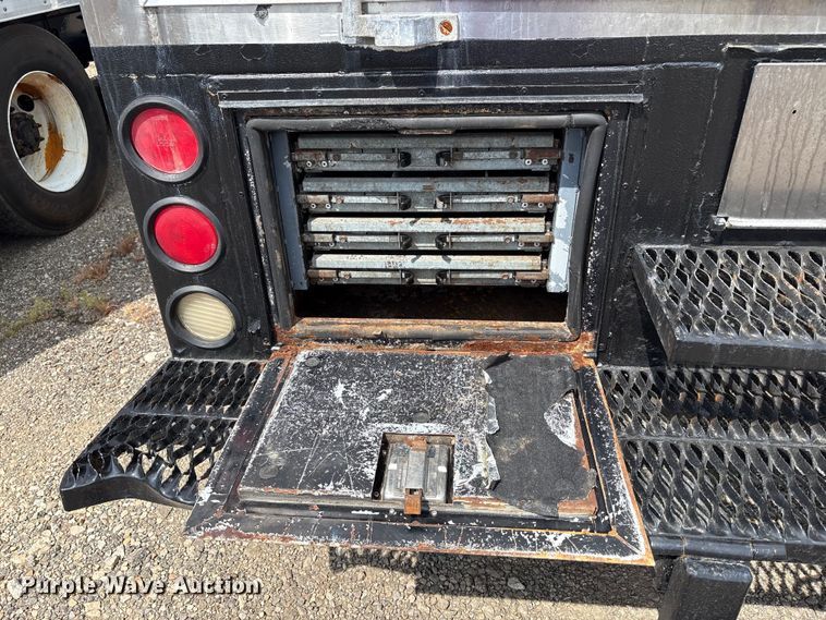 image for item EC4378 2005 Freightliner Business Class M2 fuel / lube truck