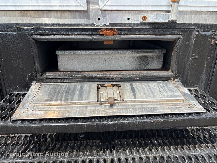 image for item EC4378 2005 Freightliner Business Class M2 fuel / lube truck