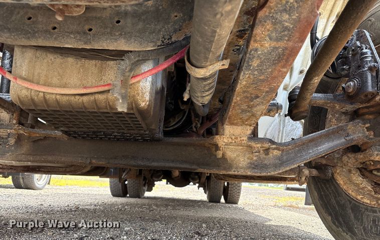 image for item EC4378 2005 Freightliner Business Class M2 fuel / lube truck