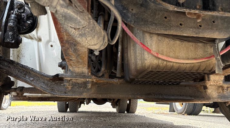 image for item EC4378 2005 Freightliner Business Class M2 fuel / lube truck