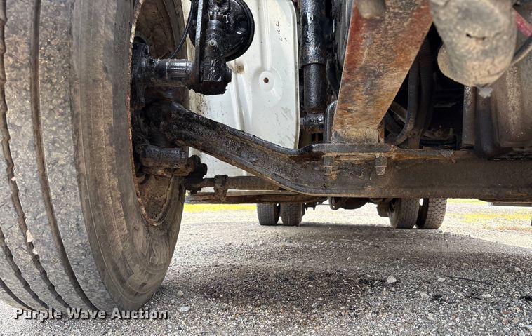 image for item EC4378 2005 Freightliner Business Class M2 fuel / lube truck