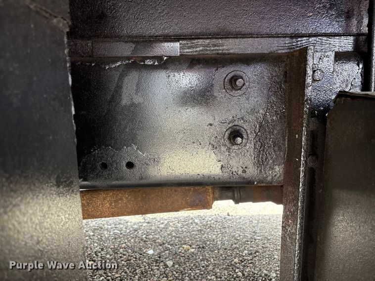 image for item EC4378 2005 Freightliner Business Class M2 fuel / lube truck