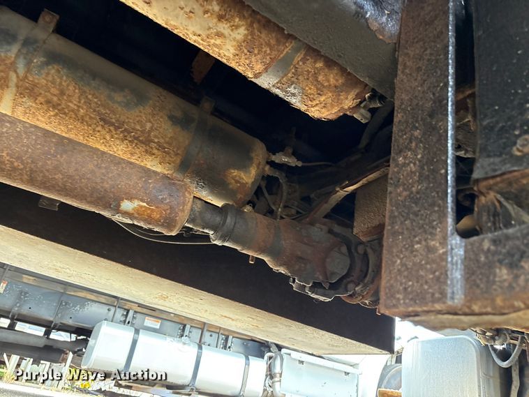 image for item EC4378 2005 Freightliner Business Class M2 fuel / lube truck