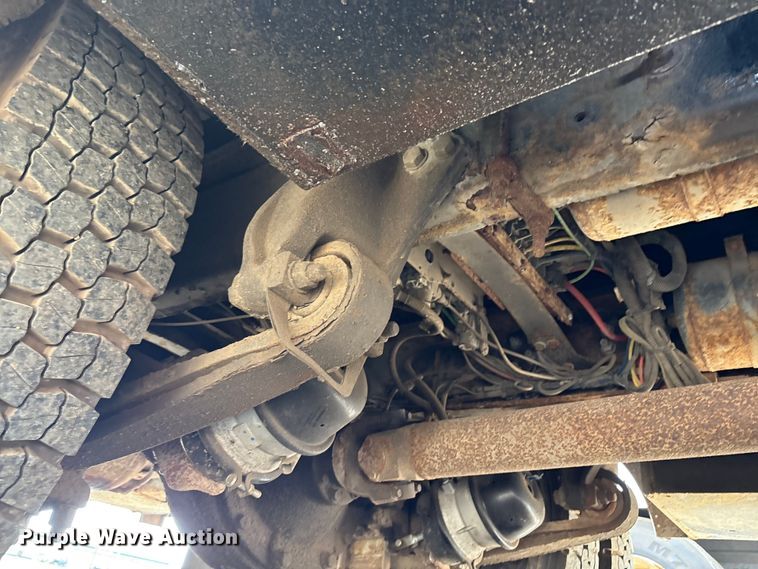 image for item EC4378 2005 Freightliner Business Class M2 fuel / lube truck