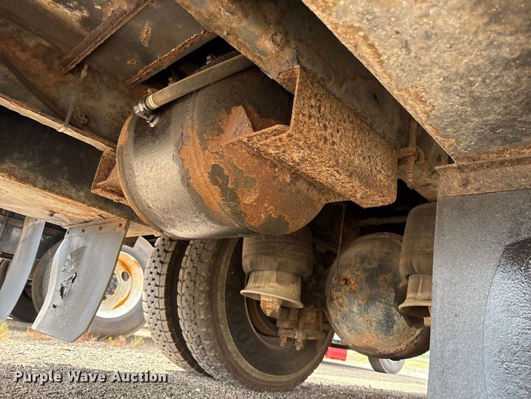 image for item EC4378 2005 Freightliner Business Class M2 fuel / lube truck