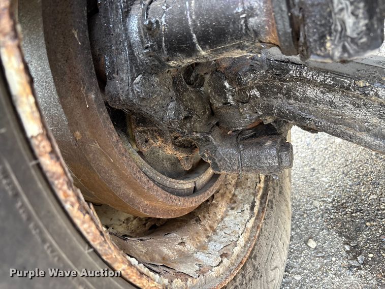 image for item EC4378 2005 Freightliner Business Class M2 fuel / lube truck