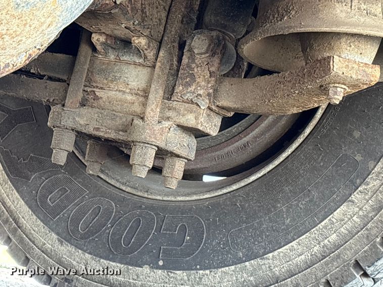 image for item EC4378 2005 Freightliner Business Class M2 fuel / lube truck