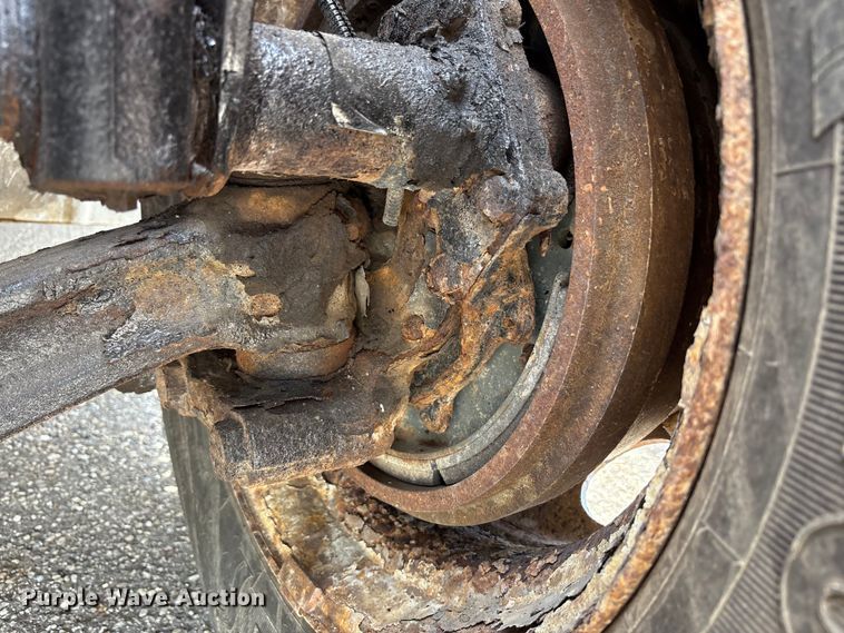 image for item EC4378 2005 Freightliner Business Class M2 fuel / lube truck