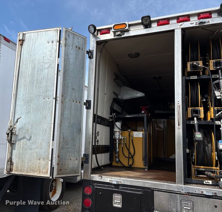 image for item EC4378 2005 Freightliner Business Class M2 fuel / lube truck