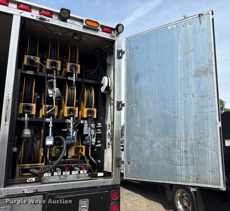 image for item EC4378 2005 Freightliner Business Class M2 fuel / lube truck