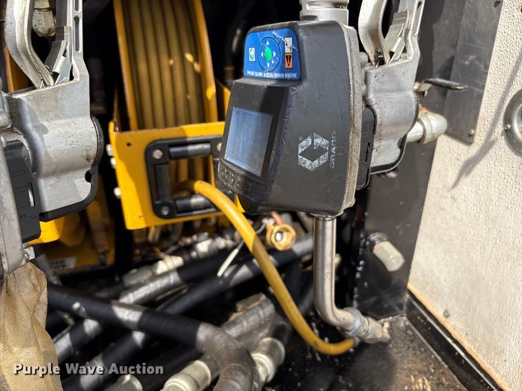 image for item EC4378 2005 Freightliner Business Class M2 fuel / lube truck