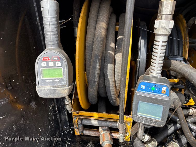 image for item EC4378 2005 Freightliner Business Class M2 fuel / lube truck