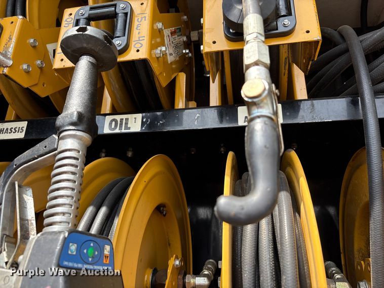 image for item EC4378 2005 Freightliner Business Class M2 fuel / lube truck