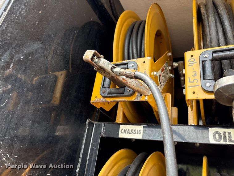 image for item EC4378 2005 Freightliner Business Class M2 fuel / lube truck