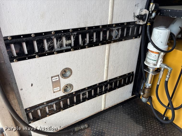 image for item EC4378 2005 Freightliner Business Class M2 fuel / lube truck