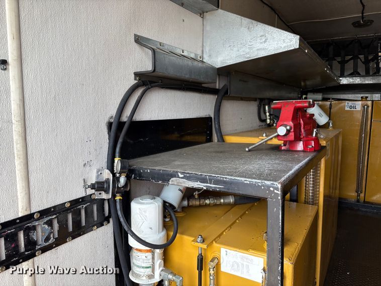 image for item EC4378 2005 Freightliner Business Class M2 fuel / lube truck