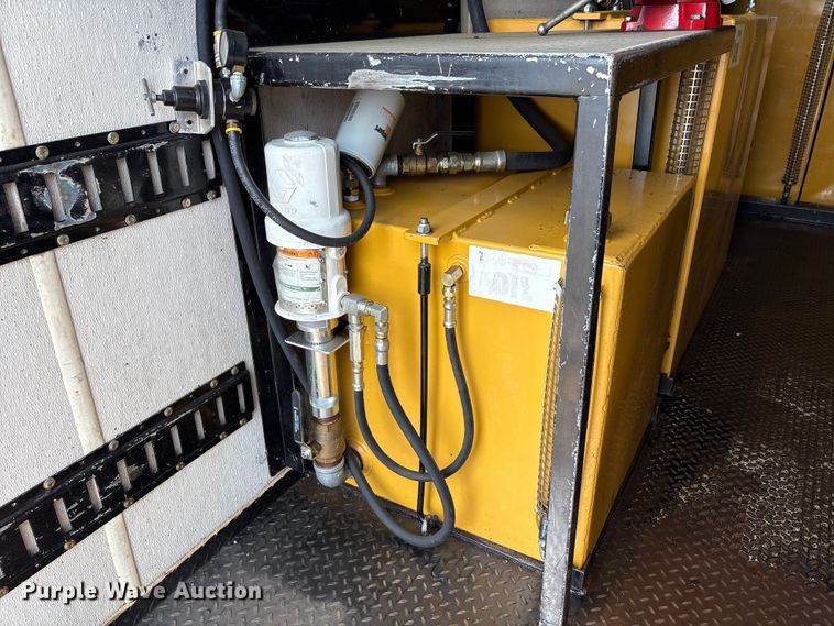 image for item EC4378 2005 Freightliner Business Class M2 fuel / lube truck