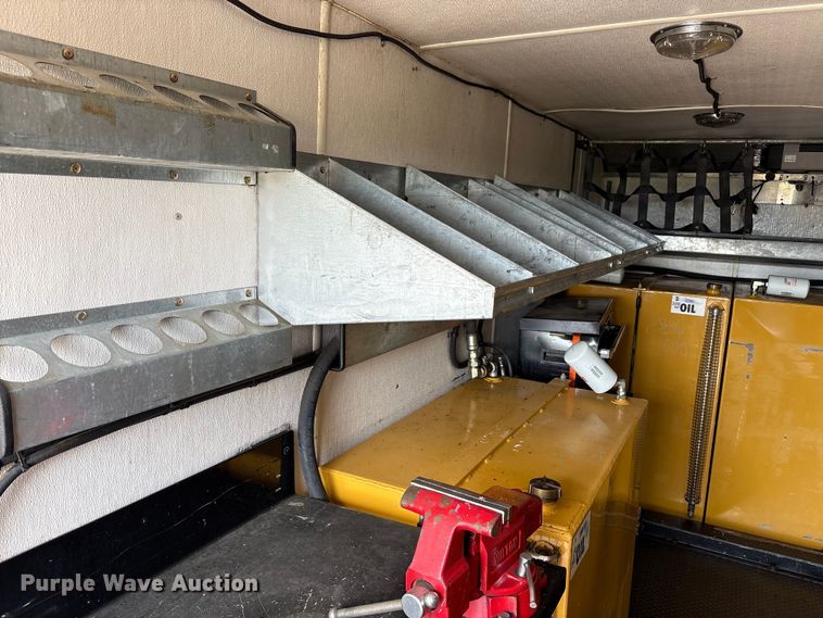 image for item EC4378 2005 Freightliner Business Class M2 fuel / lube truck