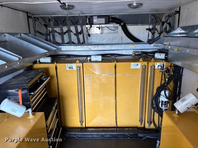 image for item EC4378 2005 Freightliner Business Class M2 fuel / lube truck