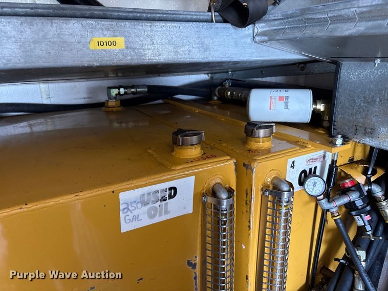 image for item EC4378 2005 Freightliner Business Class M2 fuel / lube truck