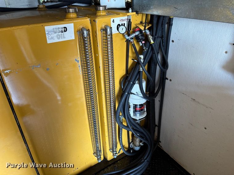 image for item EC4378 2005 Freightliner Business Class M2 fuel / lube truck