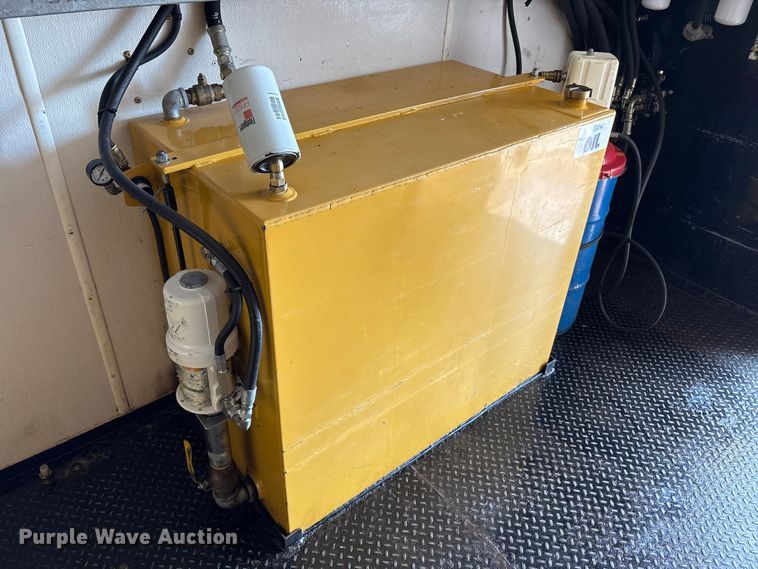 image for item EC4378 2005 Freightliner Business Class M2 fuel / lube truck