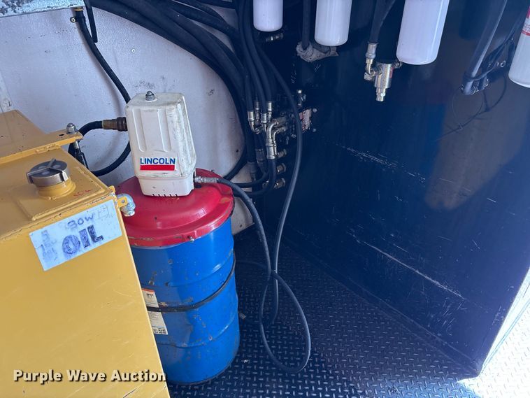 image for item EC4378 2005 Freightliner Business Class M2 fuel / lube truck