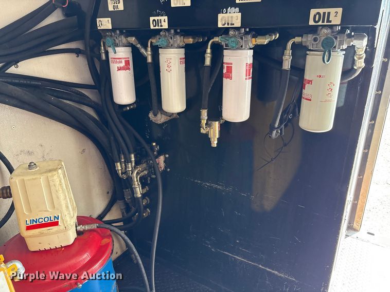 image for item EC4378 2005 Freightliner Business Class M2 fuel / lube truck