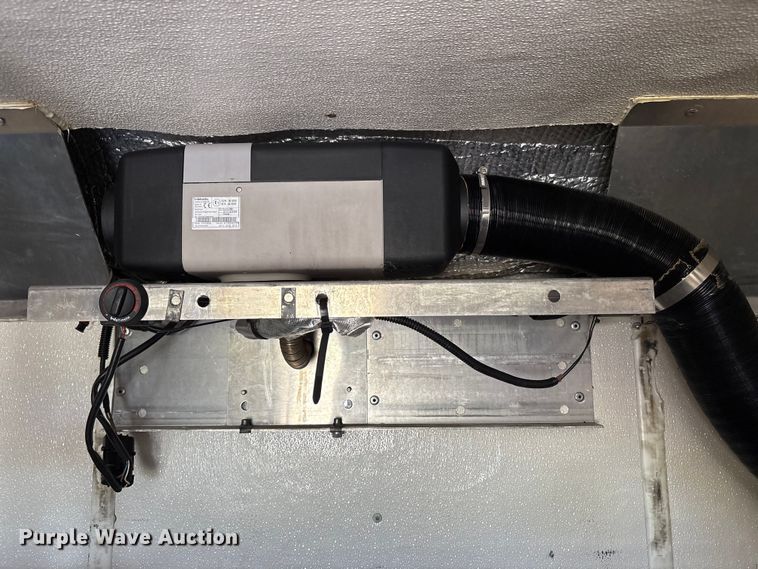 image for item EC4378 2005 Freightliner Business Class M2 fuel / lube truck