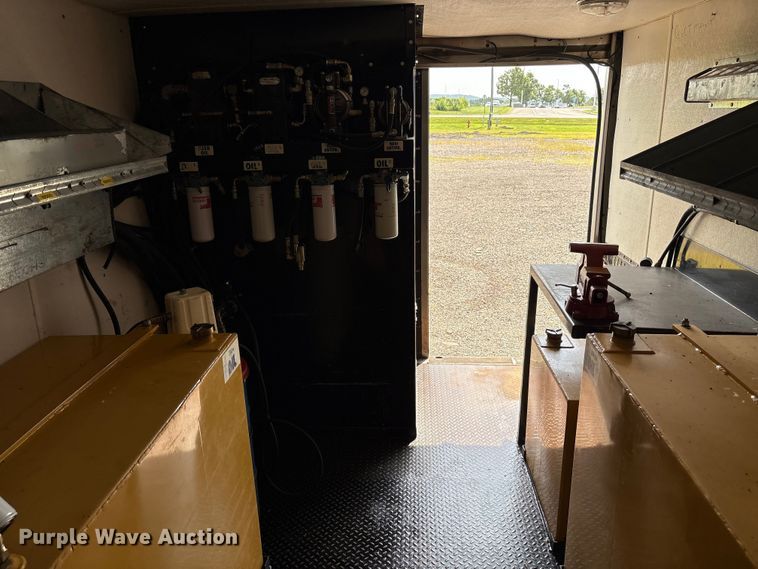 image for item EC4378 2005 Freightliner Business Class M2 fuel / lube truck