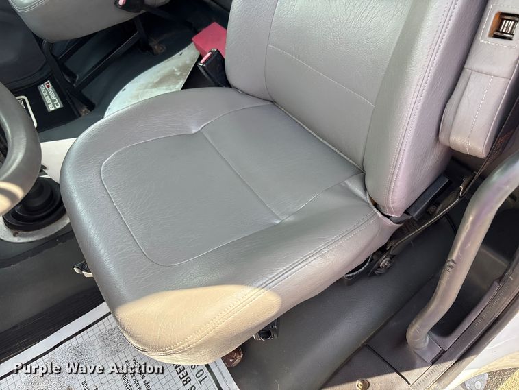 image for item EC4378 2005 Freightliner Business Class M2 fuel / lube truck