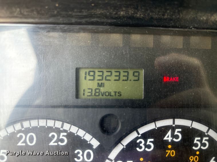 image for item EC4378 2005 Freightliner Business Class M2 fuel / lube truck