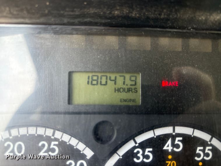 image for item EC4378 2005 Freightliner Business Class M2 fuel / lube truck