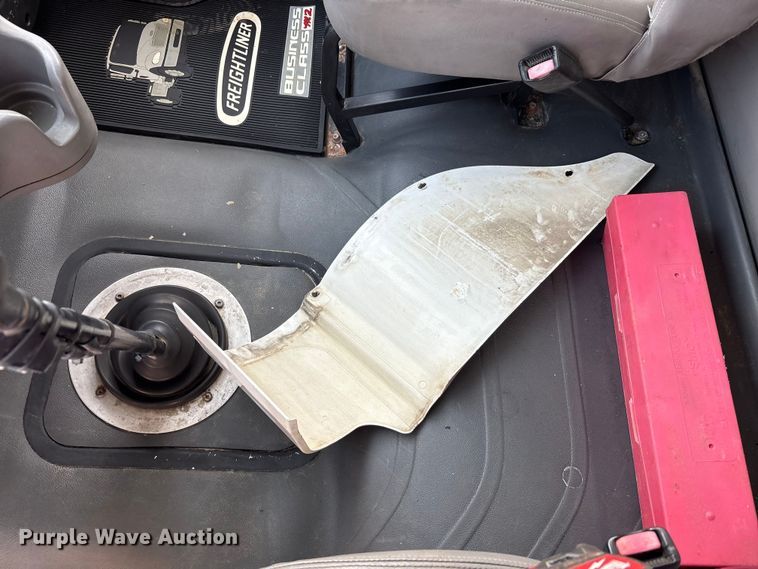 image for item EC4378 2005 Freightliner Business Class M2 fuel / lube truck