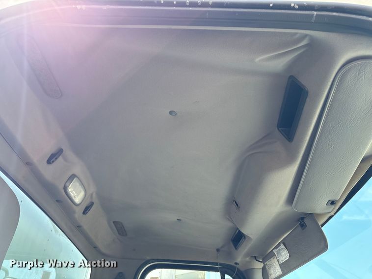 image for item EC4378 2005 Freightliner Business Class M2 fuel / lube truck