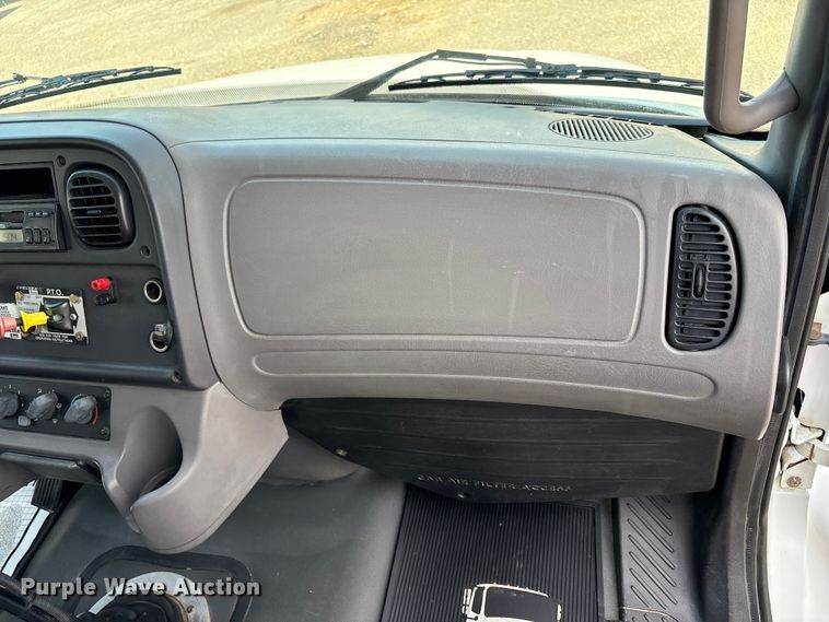 image for item EC4378 2005 Freightliner Business Class M2 fuel / lube truck