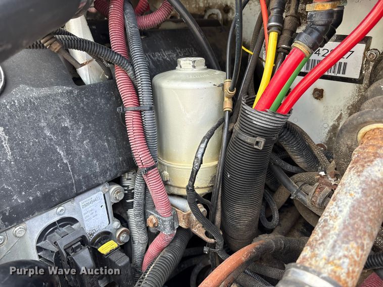 image for item EC4378 2005 Freightliner Business Class M2 fuel / lube truck