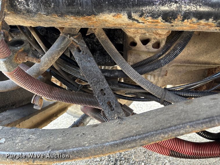 image for item EC4378 2005 Freightliner Business Class M2 fuel / lube truck