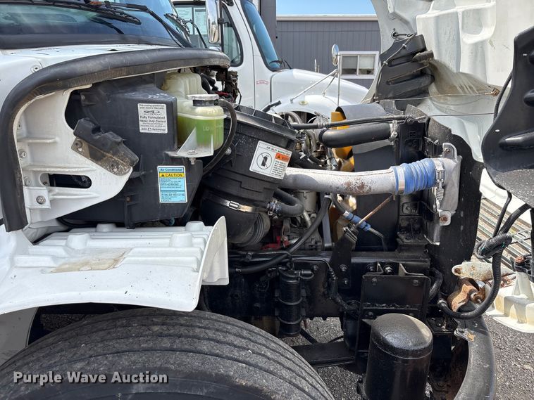 image for item EC4378 2005 Freightliner Business Class M2 fuel / lube truck