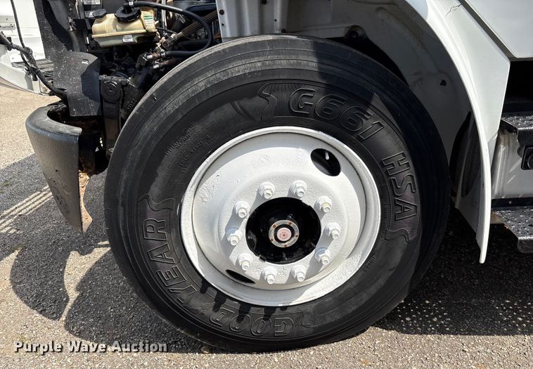 image for item EC4378 2005 Freightliner Business Class M2 fuel / lube truck