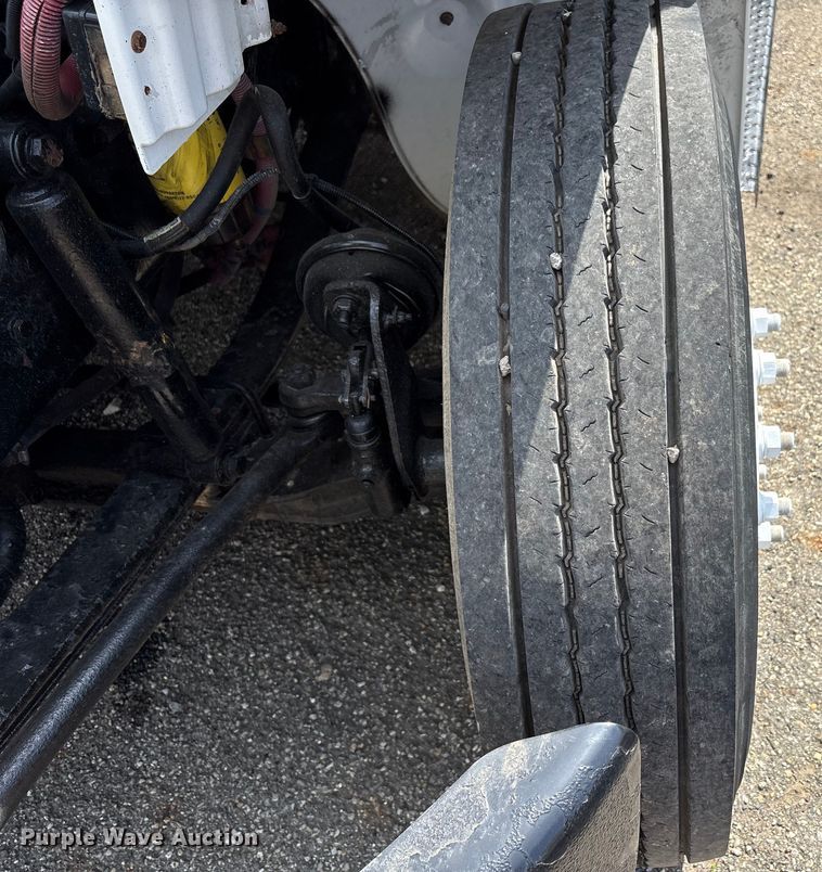 image for item EC4378 2005 Freightliner Business Class M2 fuel / lube truck