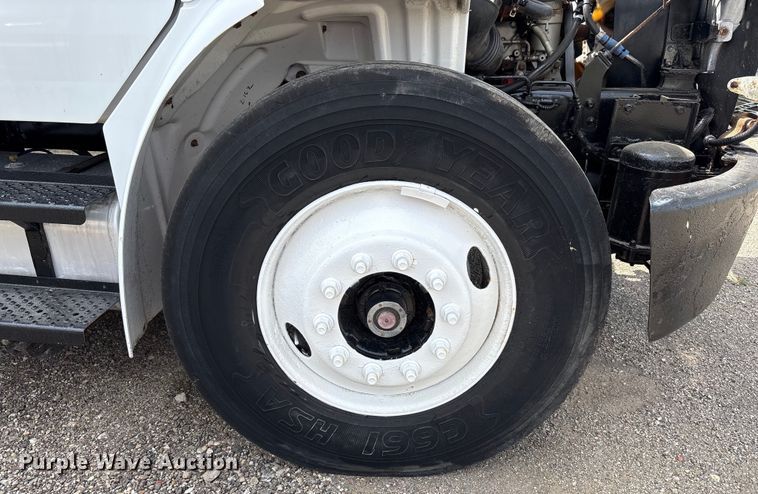 image for item EC4378 2005 Freightliner Business Class M2 fuel / lube truck