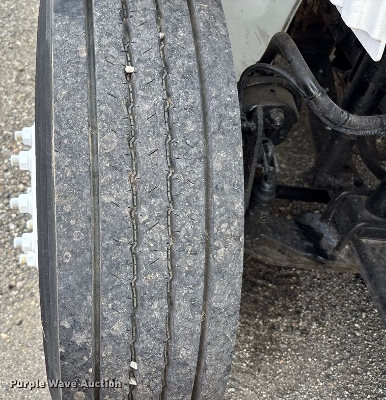 image for item EC4378 2005 Freightliner Business Class M2 fuel / lube truck