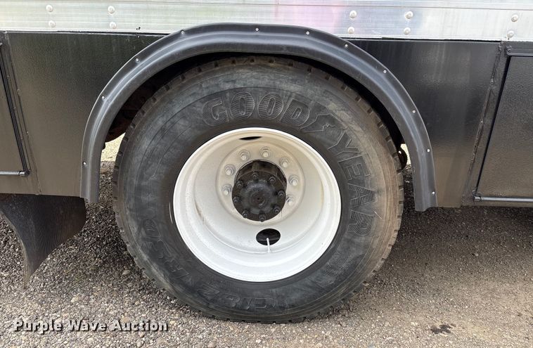 image for item EC4378 2005 Freightliner Business Class M2 fuel / lube truck