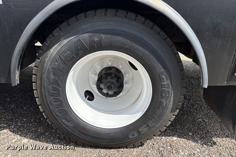 image for item EC4378 2005 Freightliner Business Class M2 fuel / lube truck