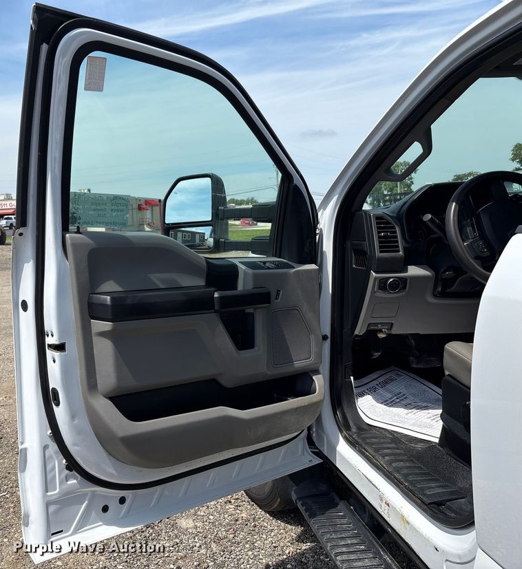 image for item EC4379 2019 Ford F550 dump truck