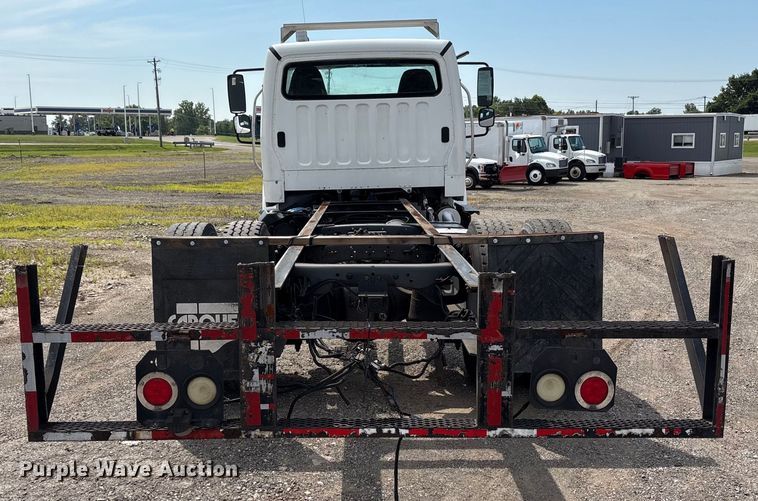 image for item EC4380 2015 Freightliner Business Class M2 truck cab and chassis