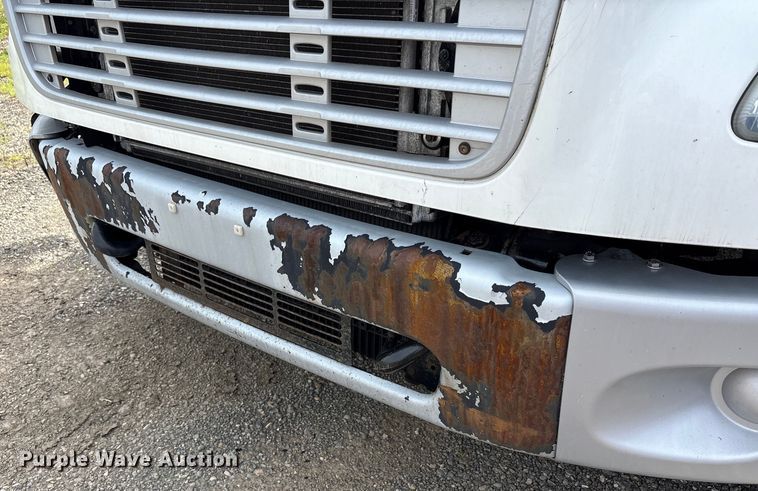 image for item EC4380 2015 Freightliner Business Class M2 truck cab and chassis