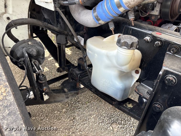 image for item EC4380 2015 Freightliner Business Class M2 truck cab and chassis